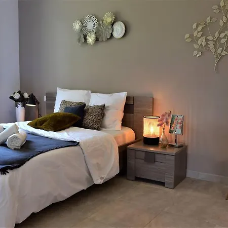 Calm House, Swimming Pool And Garden *